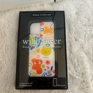emma chamberlain wildflower phone case